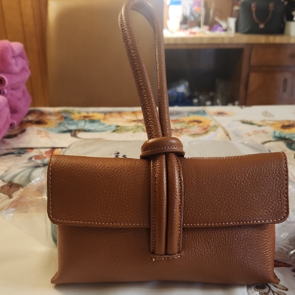 Elegant Brown Italian Leather Clutch/Crossbody - Picture 1 of 4